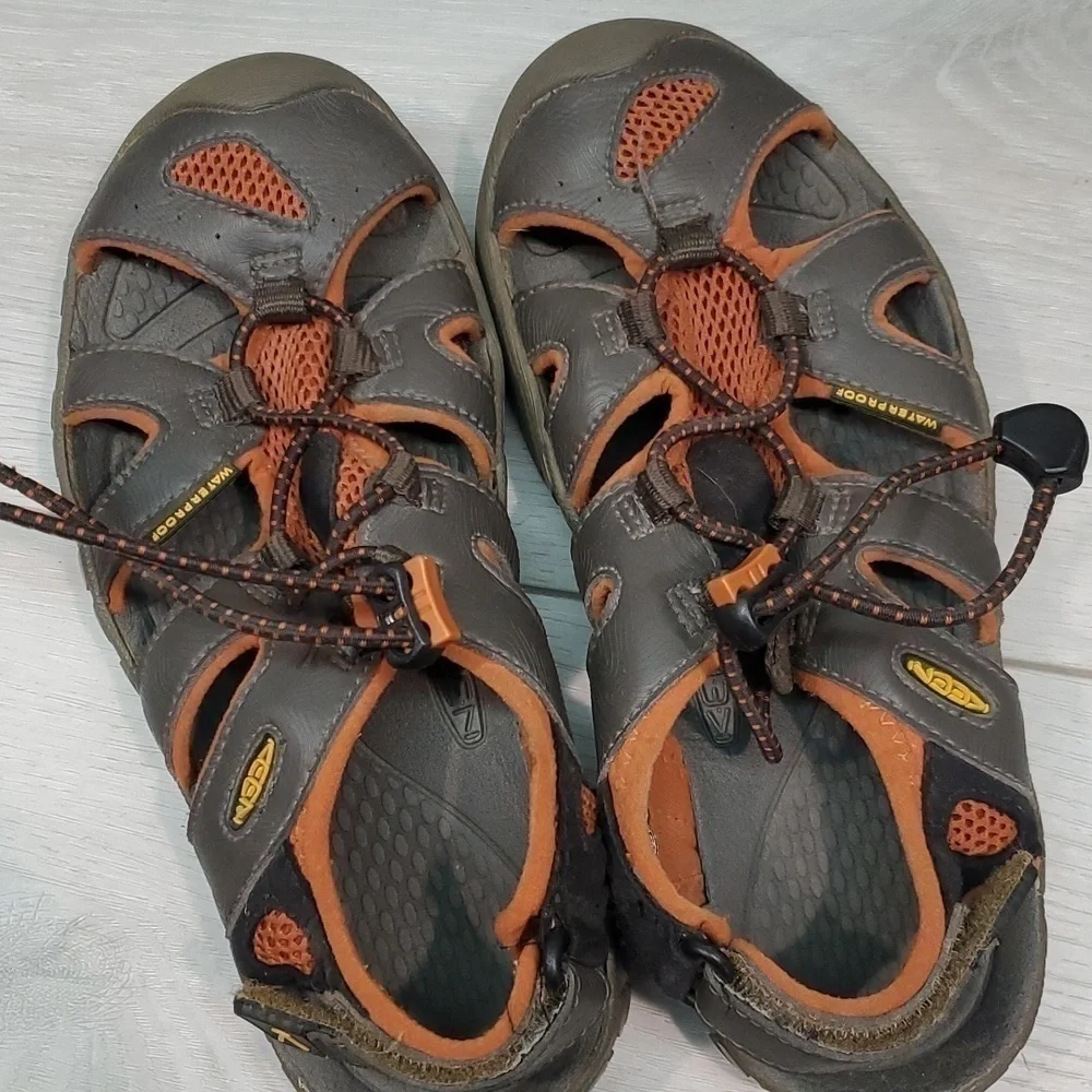 Keen Big Boys Youth Outdoor Hiking Comfort Leather Waterproof Sandals shoes sz 3